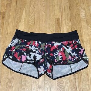 Lululemon Speed Short Pop Cut Boom Juice Multi / Black for Running